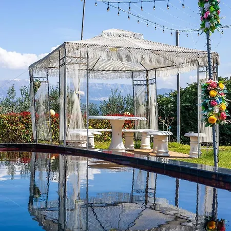 Dy Bukurite Villa