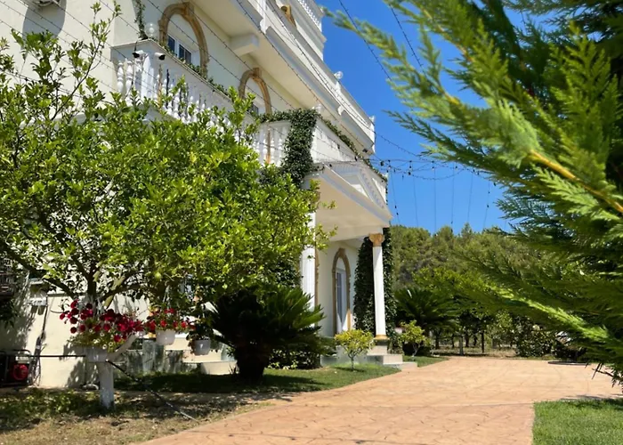 Villa Dy Bukurite *